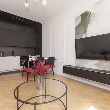 Апартаменты Apartament Old Town Premium Z Balkonem Клодзко